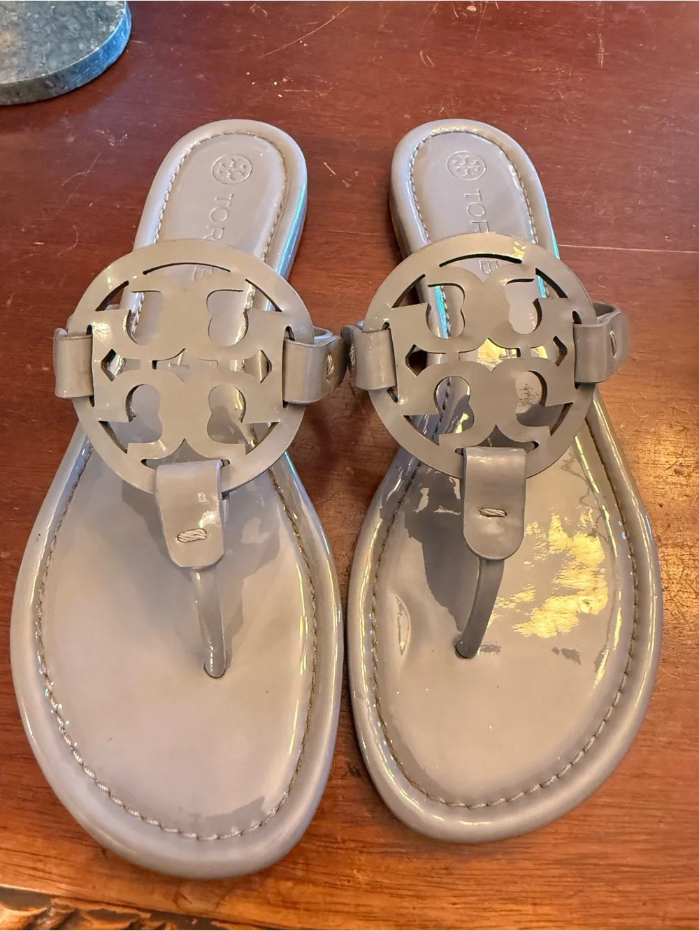 Tory Burch Patent Leather Thong Sandals in Grey
